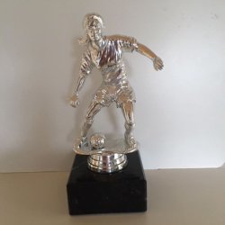Slv fodboldstatuette - Pigespiller